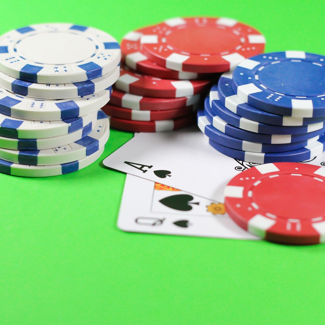 Bàn live casino với dealer thực tế tại wi88